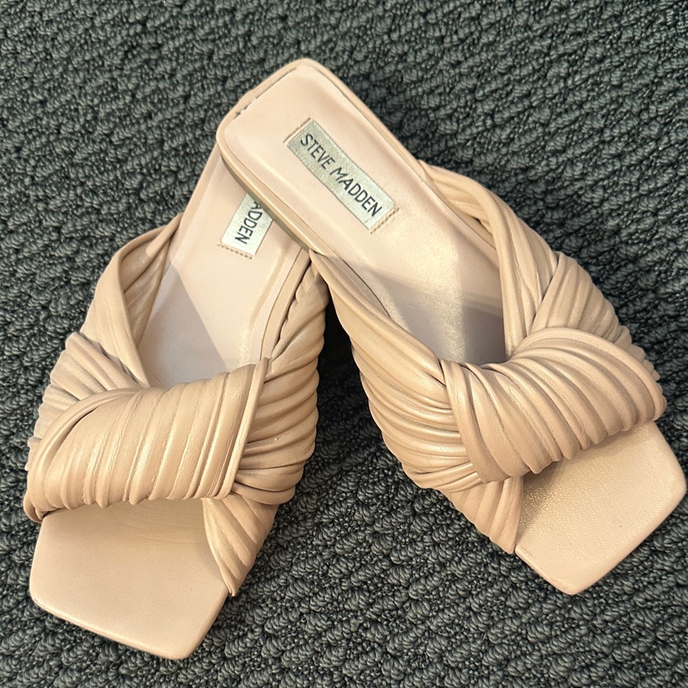 Steve Madden Women's Tan Knotted Mules